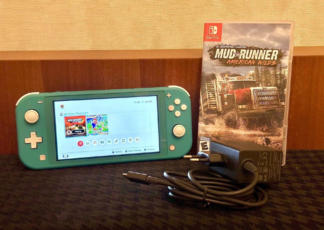 Nintendo Switch Lite с игрой Mudrunner