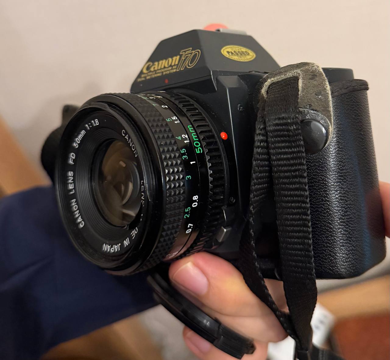 Винтажный плёночный фотоаппарат Canon T70 с объективом Canon FD 50mm f/1.8