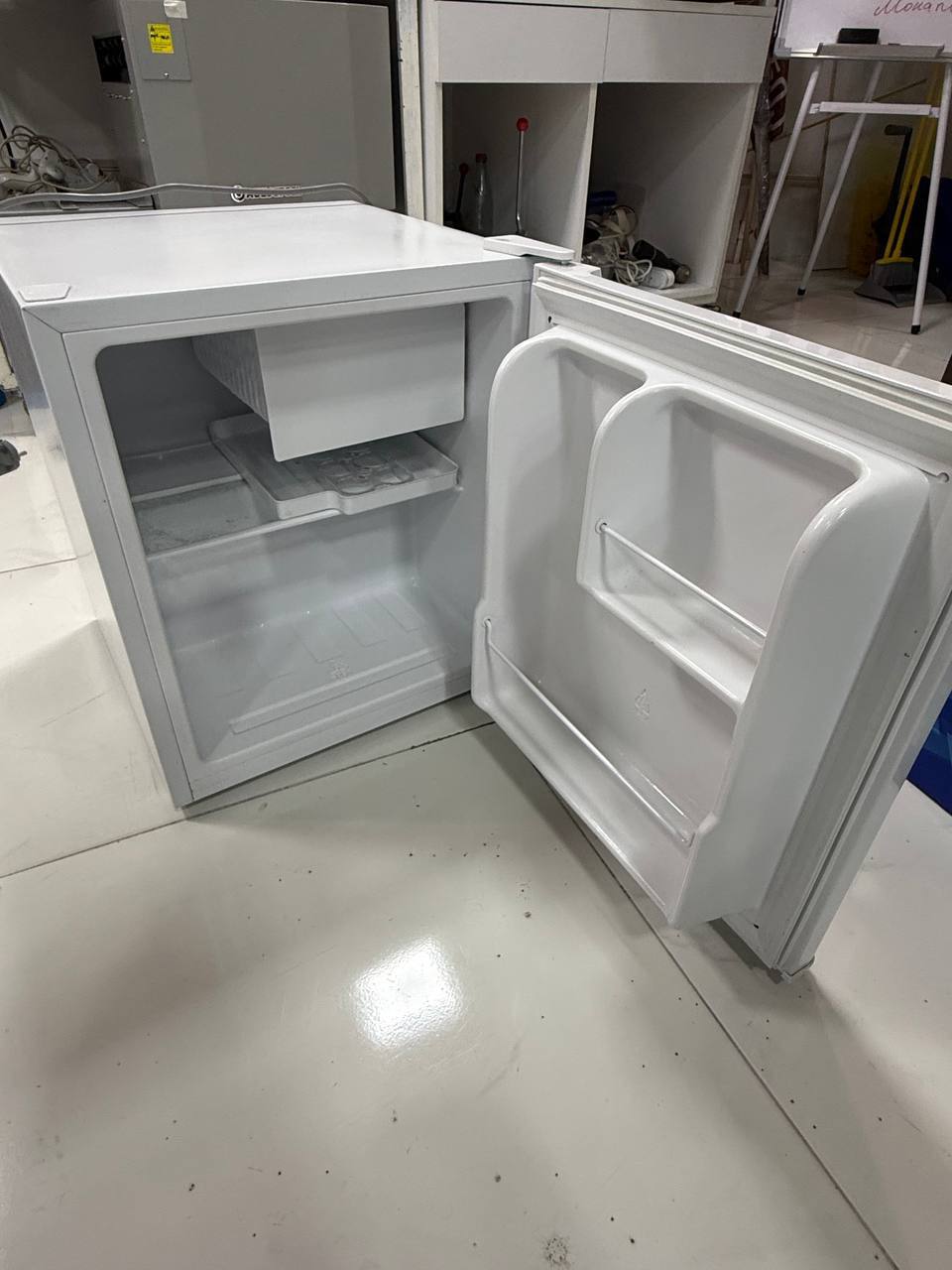 Холодильник 50x50, б/у, в идеальном состоянии