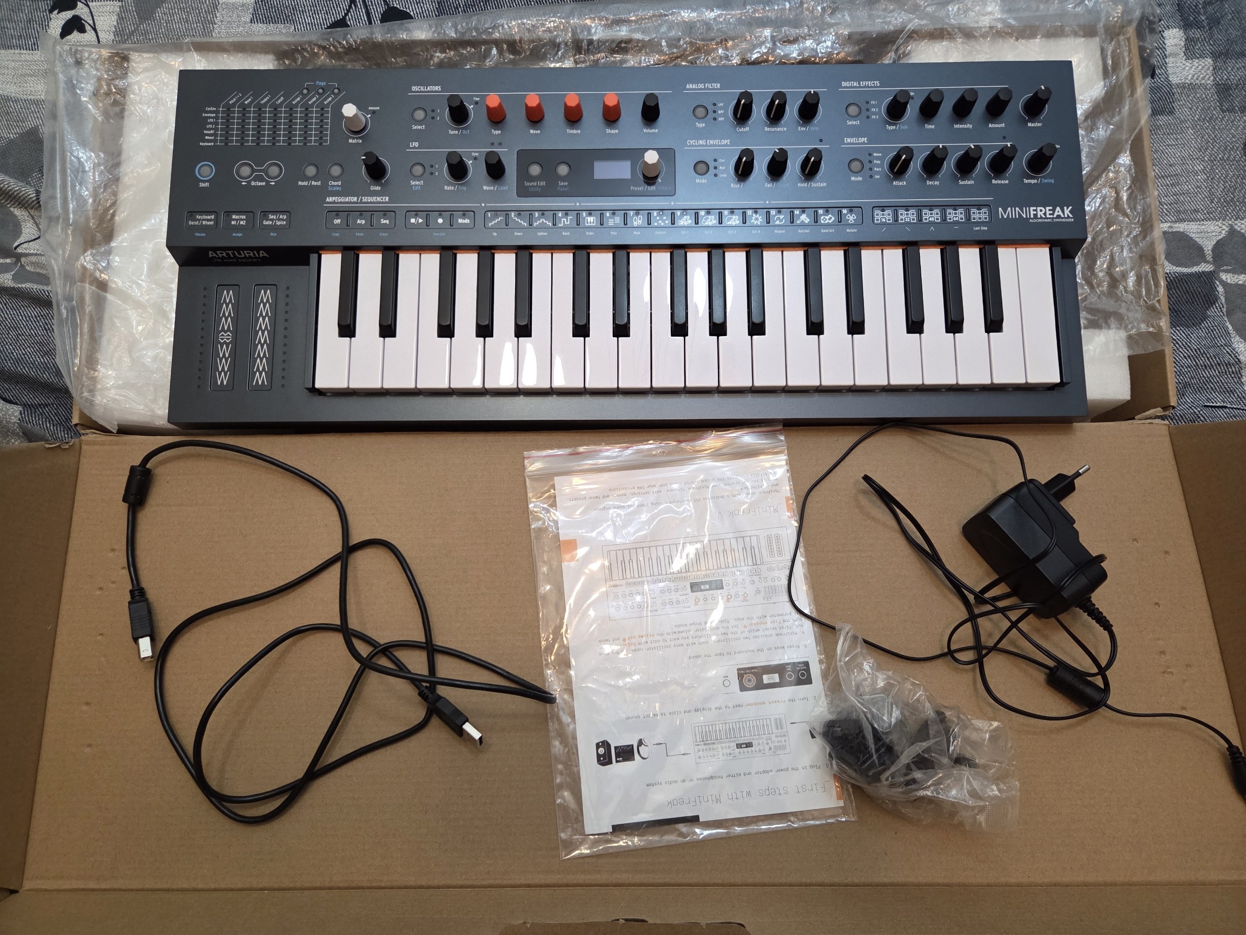 Arturia MiniFreak синтезатор