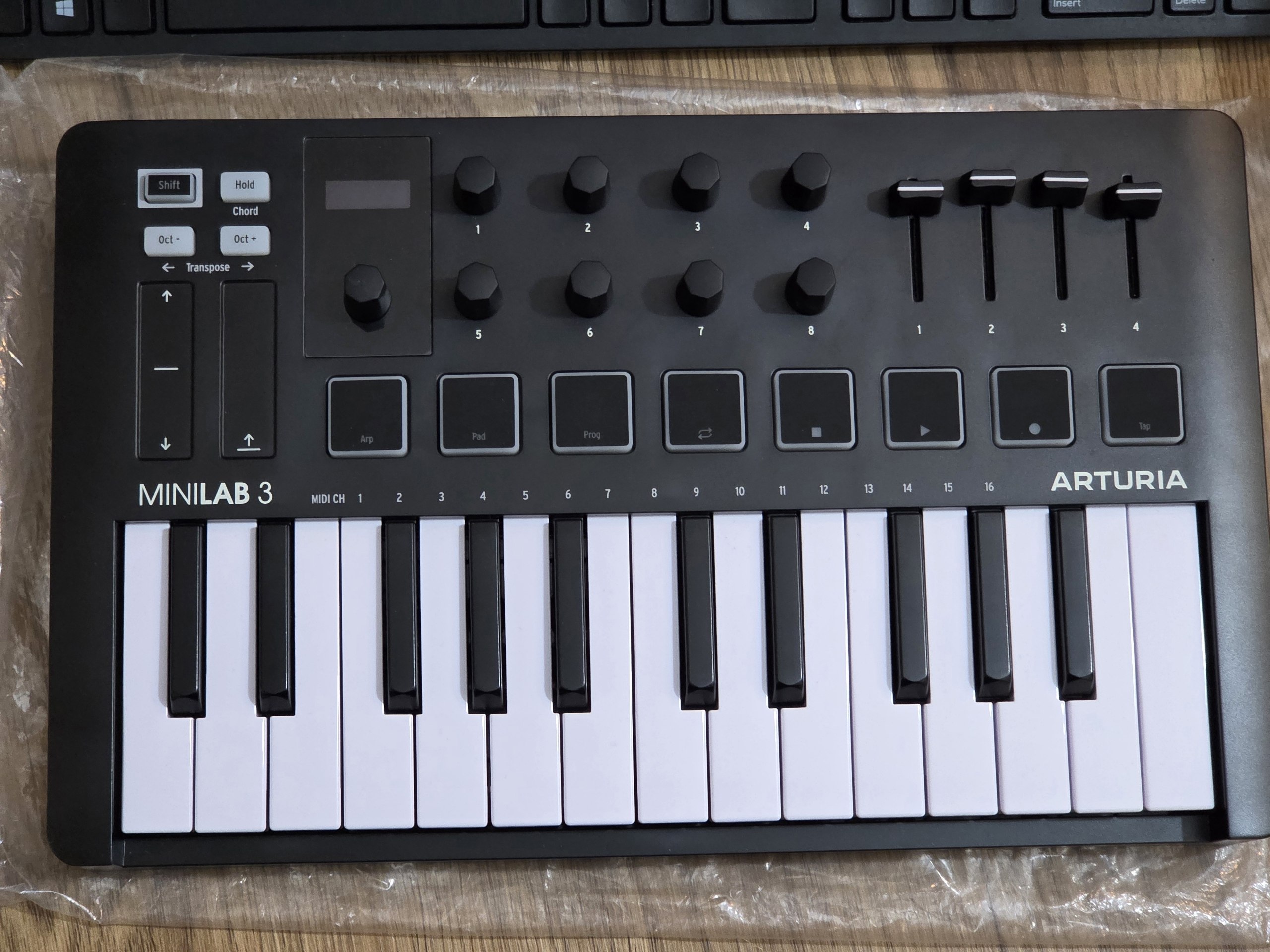 Arturia MiniLAB 3 MIDI-клавиатура
