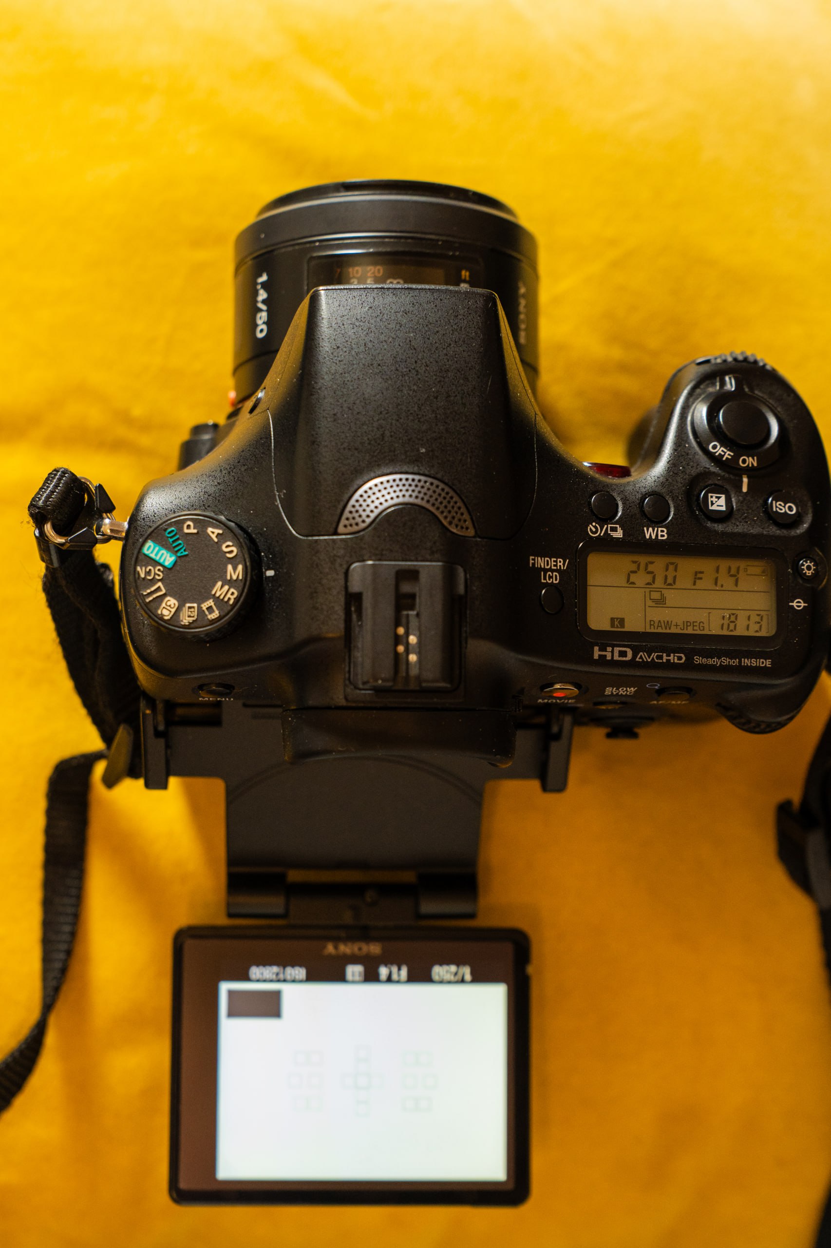 Зеркальный фотоаппарат Sony Alpha A77 с объективами и аксессуарами