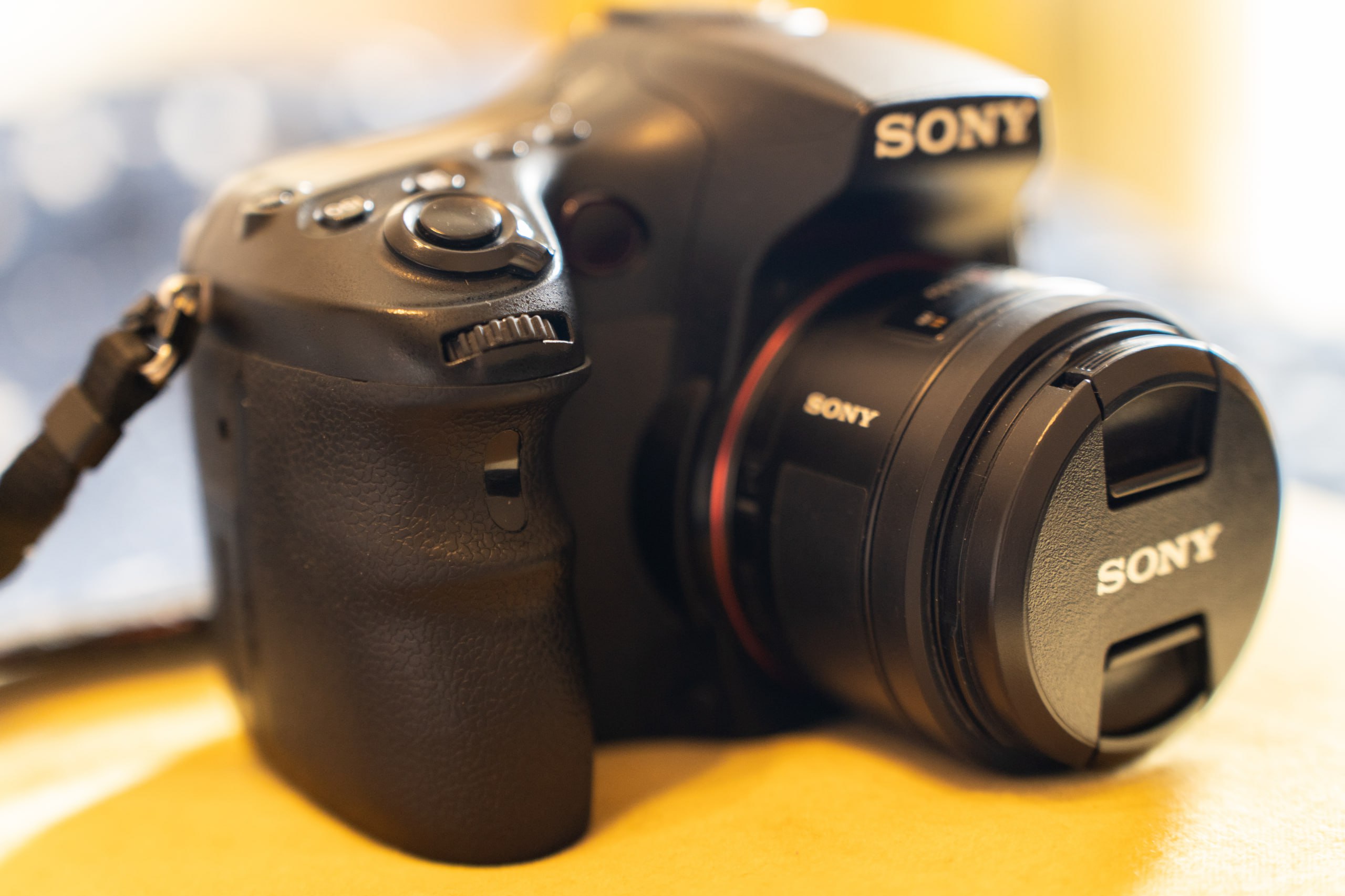 Зеркальный фотоаппарат Sony Alpha A77 с объективами и аксессуарами