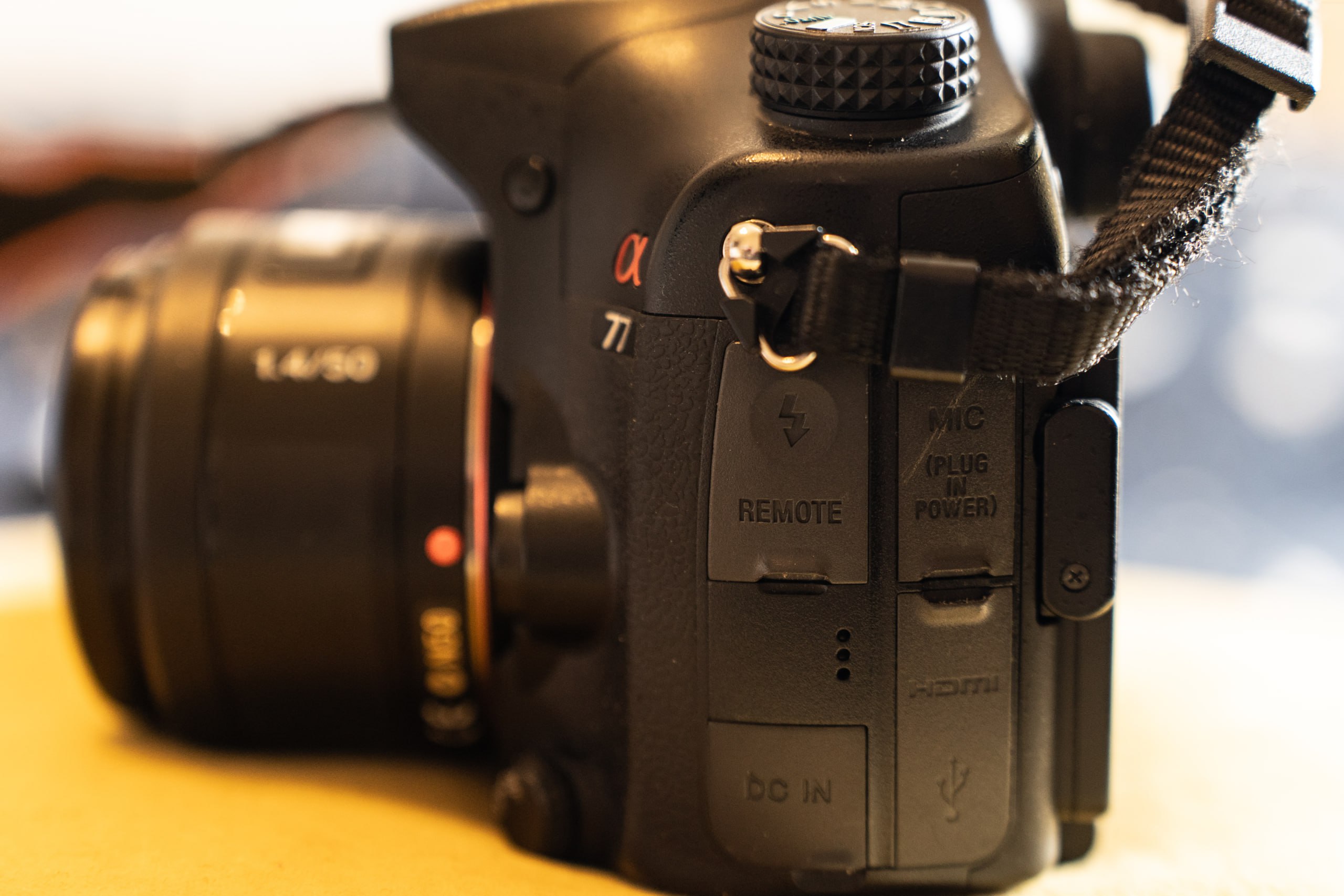 Зеркальный фотоаппарат Sony Alpha A77 с объективами и аксессуарами