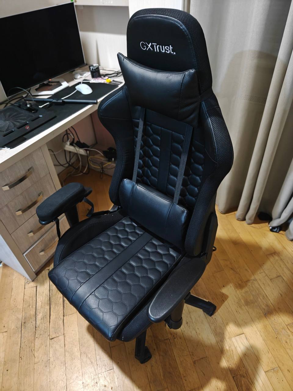 Игровое кресло Trust GXT 719 с подсветкой