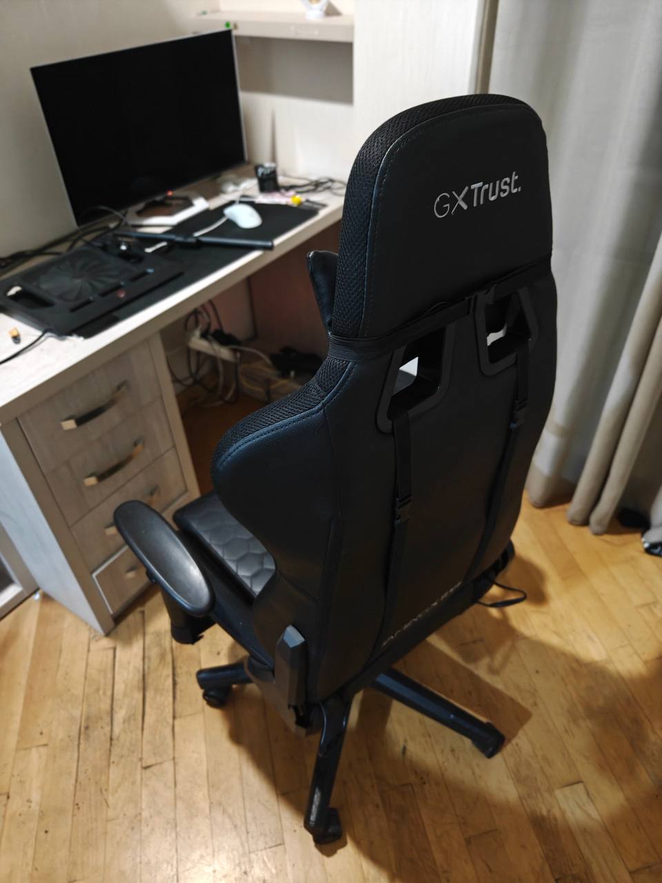 Игровое кресло Trust GXT 719 с подсветкой