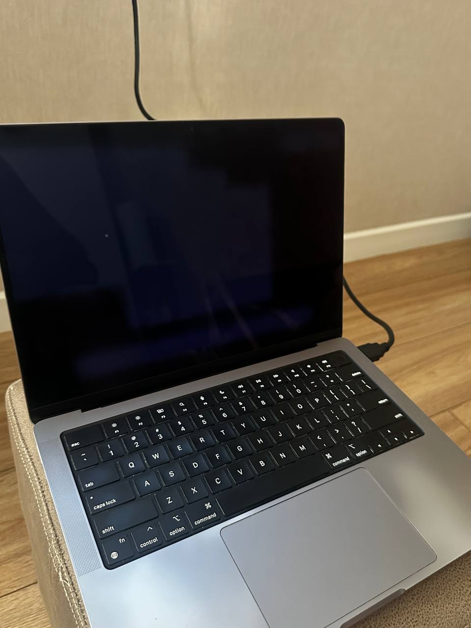 MacBook Pro 14" M1 512 ГБ (проблема с экраном)