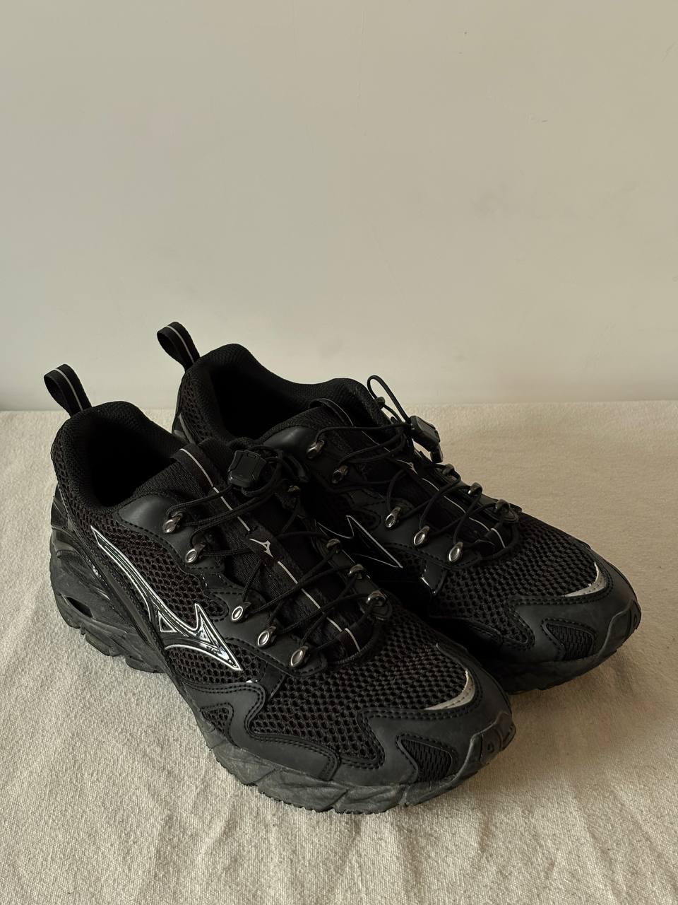 Mizuno x SLY Wave Rider 10