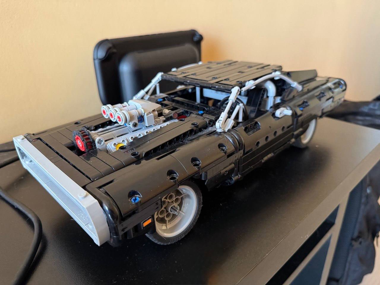 Lego Technic Fast and Furious Dom's Dodge Charger