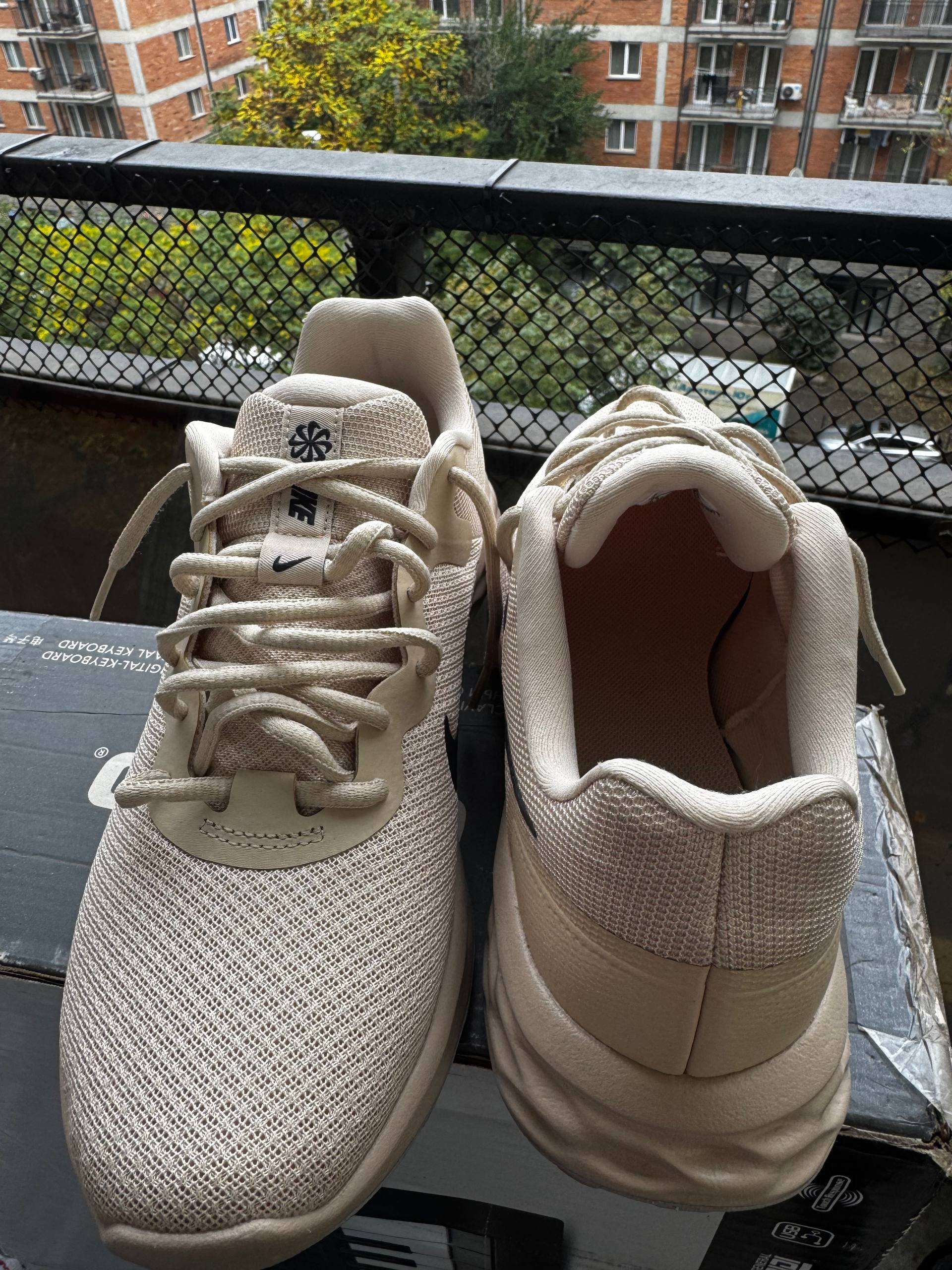 Кроссовки Nike размер 42.5