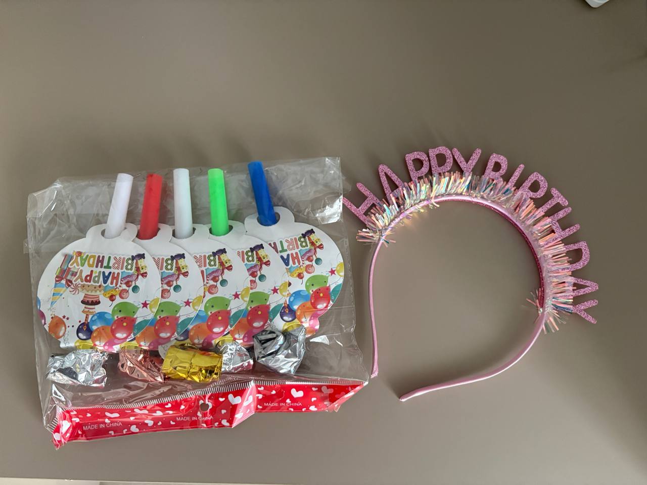 Набор для дня рождения: растяжка Happy Birthday, свистки, обруч