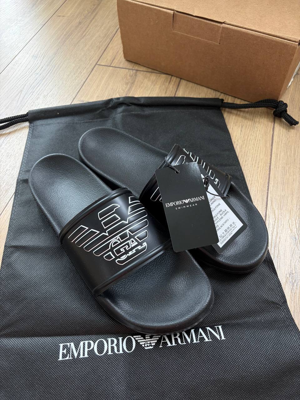 Emporio Armani чёрные шлёпанцы