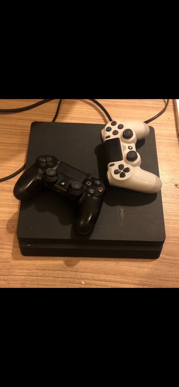 PlayStation 4 Slim 500 ГБ с комплектом игр, 2 геймпада и PS Move