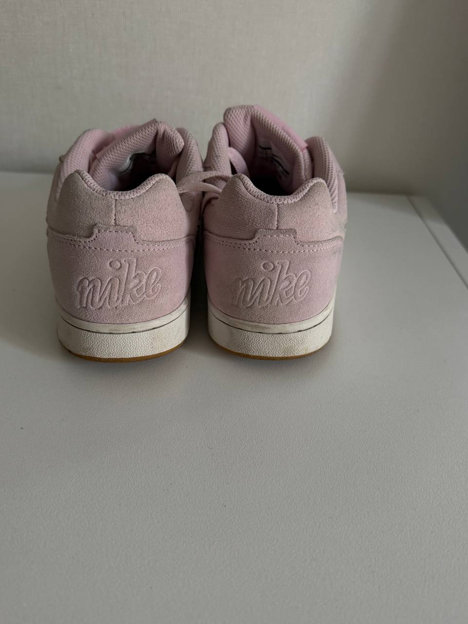 Кроссовки Nike женские из натуральной замши