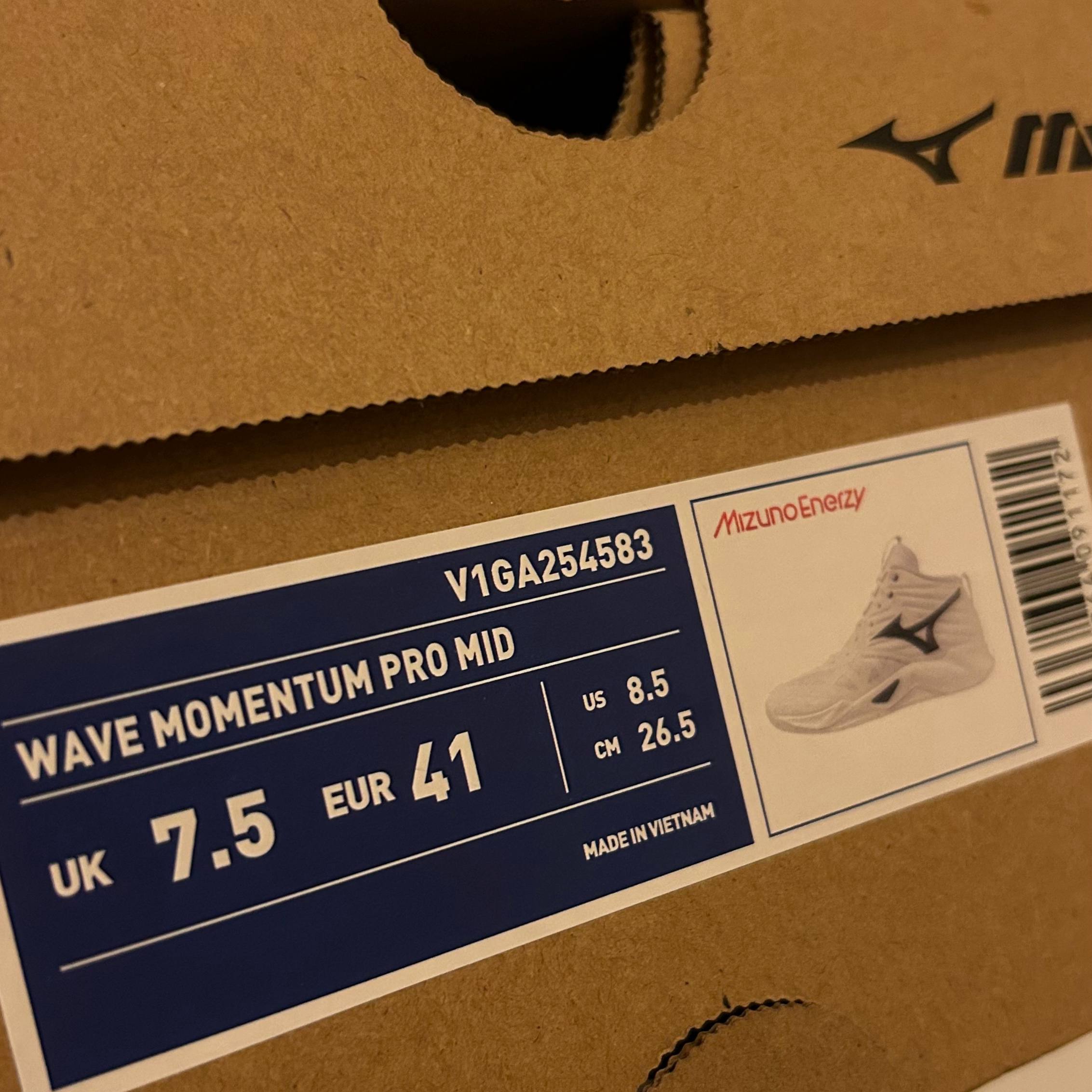 Кроссовки Mizuno Wave Momentum Pro Mid, новые