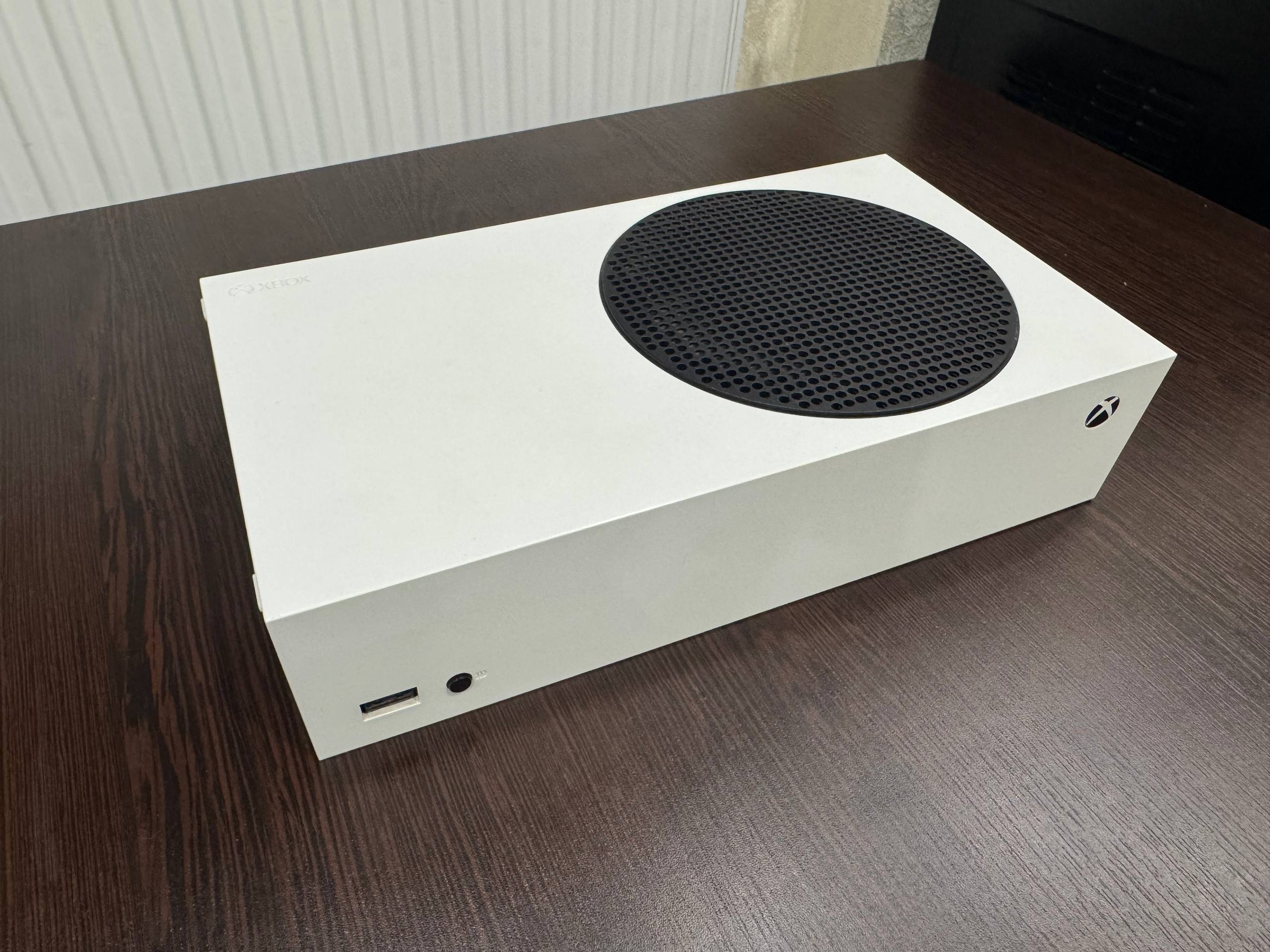 Xbox Series S 512 ГБ с геймпадом
