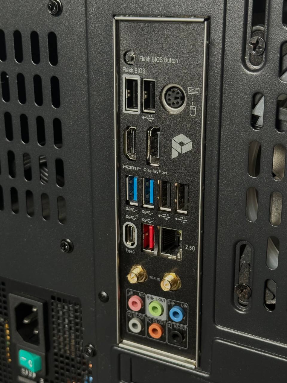 Игровой ПК: RTX 4080 SUPER, i7-14700K, 64 ГБ DDR5