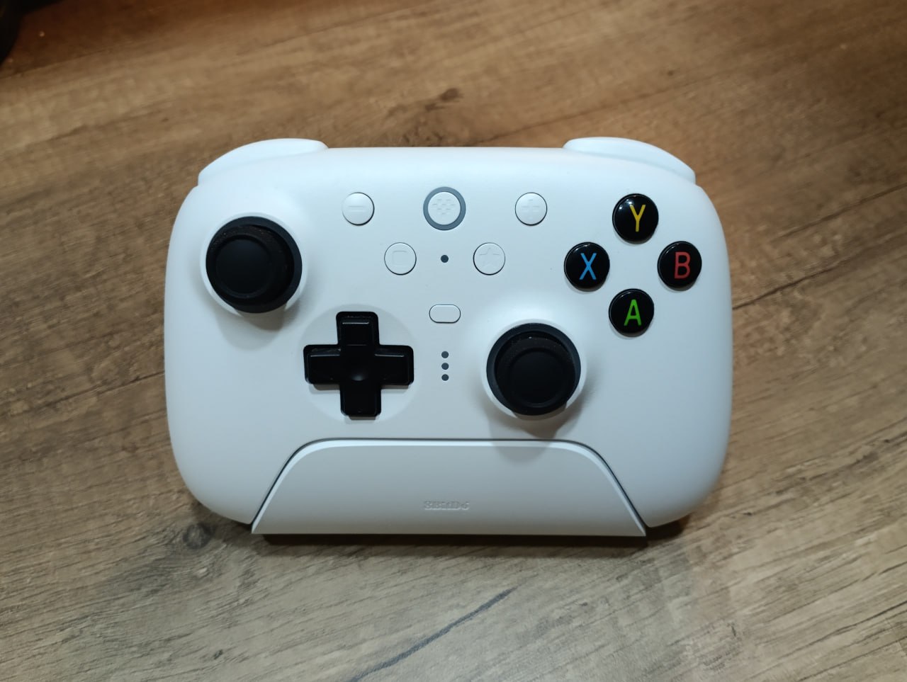 Геймпад 8BitDo Ultimate Wireless с зарядной док-станцией