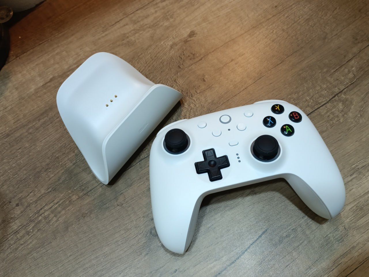 Геймпад 8BitDo Ultimate Wireless с зарядной док-станцией