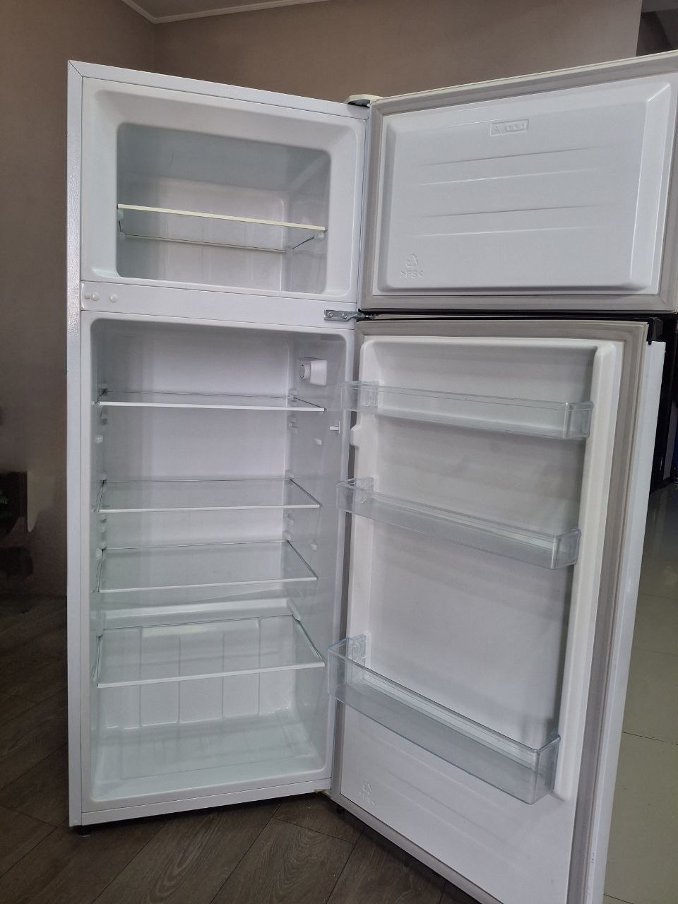 Микроволновая печь Hisense DT27DR4-White