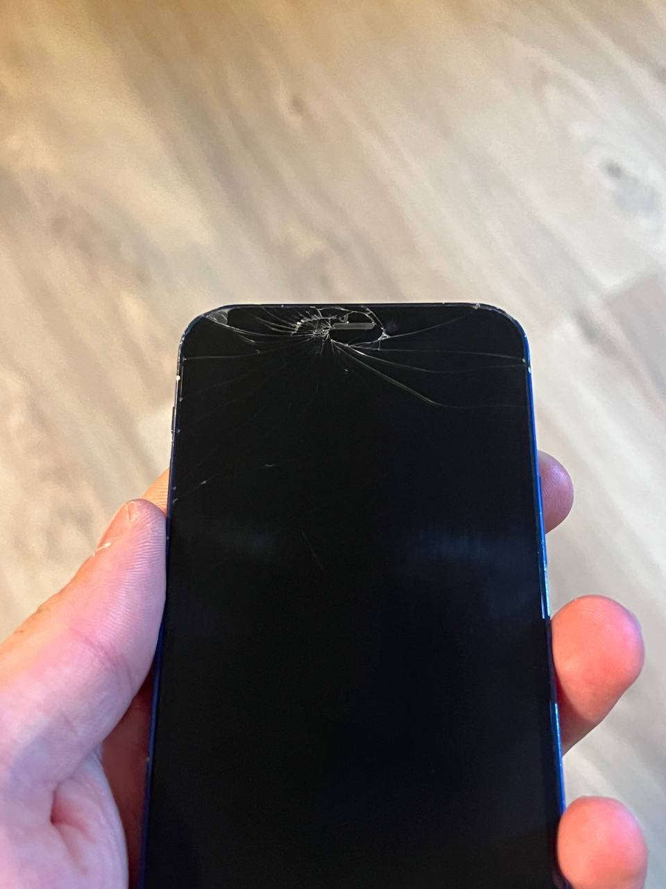 iPhone 12 Mini 128 ГБ (разбит экран, не работает камера и Face ID)