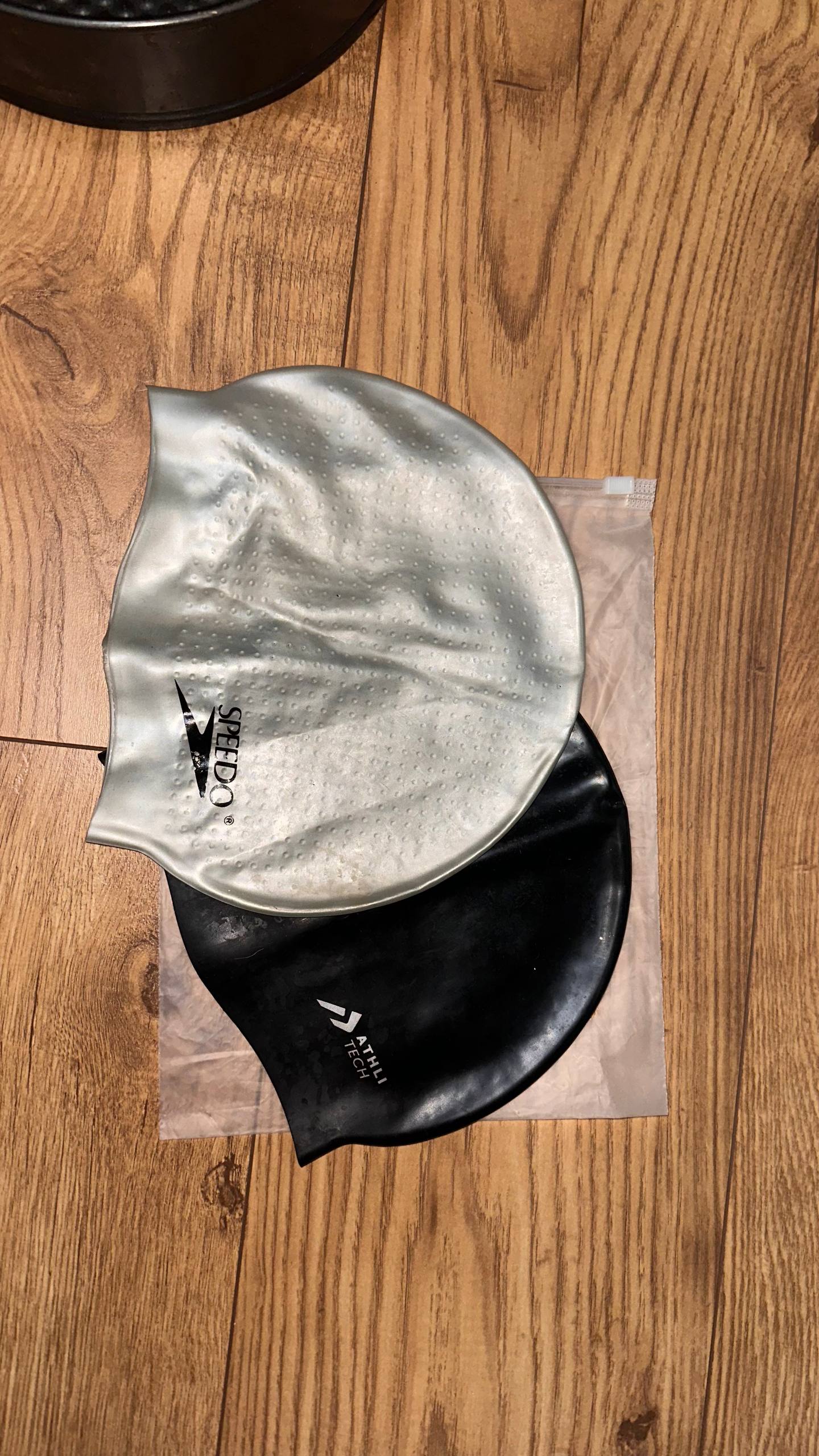 Плавательные шапочки Speedo и Athli Tech
