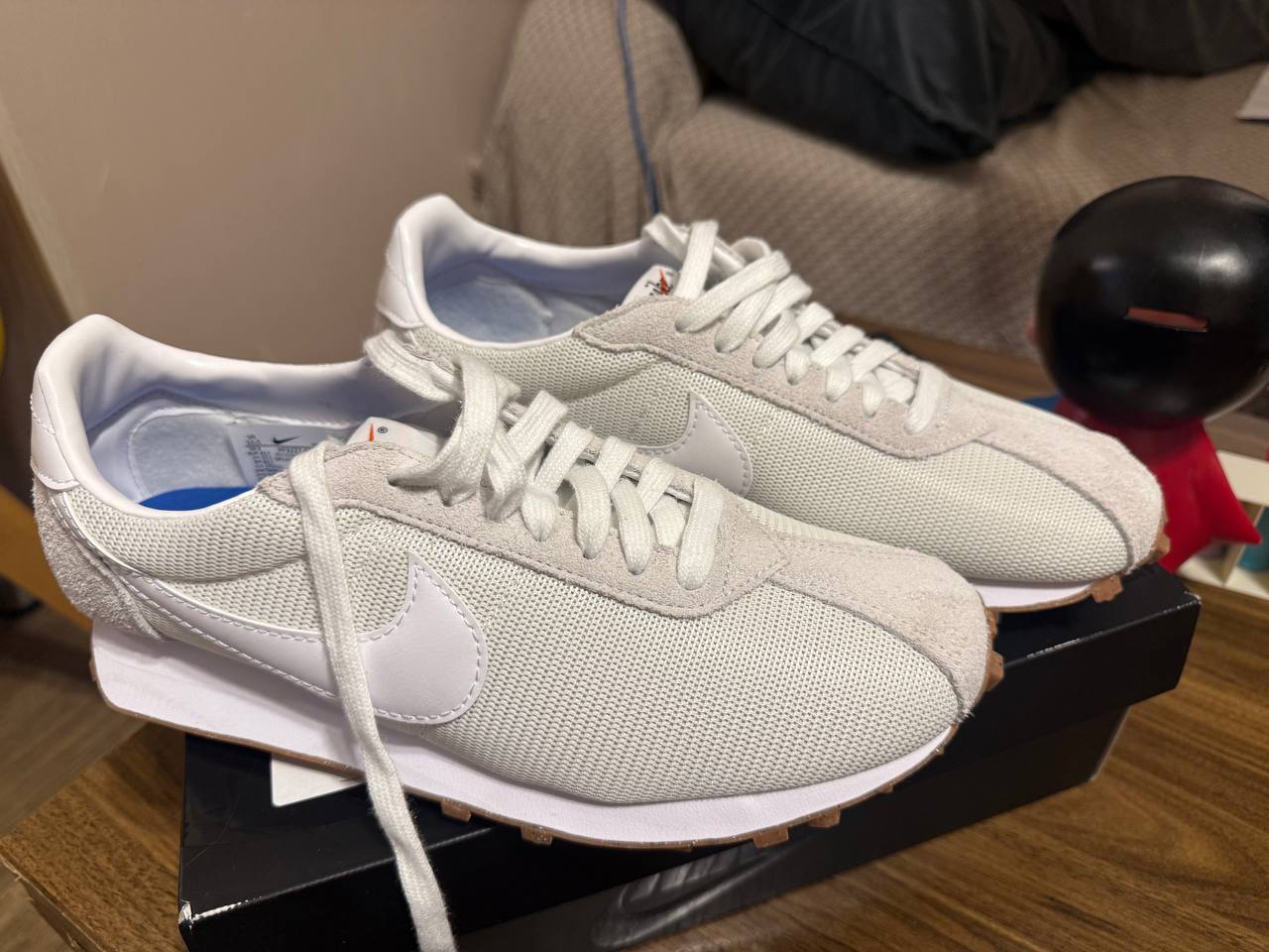 Nike кроссовки новые размер 42,5