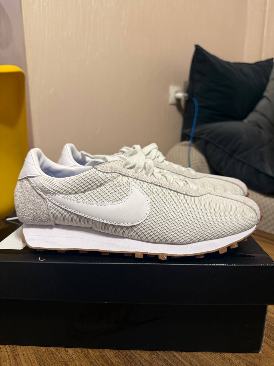 Nike кроссовки новые размер 42,5