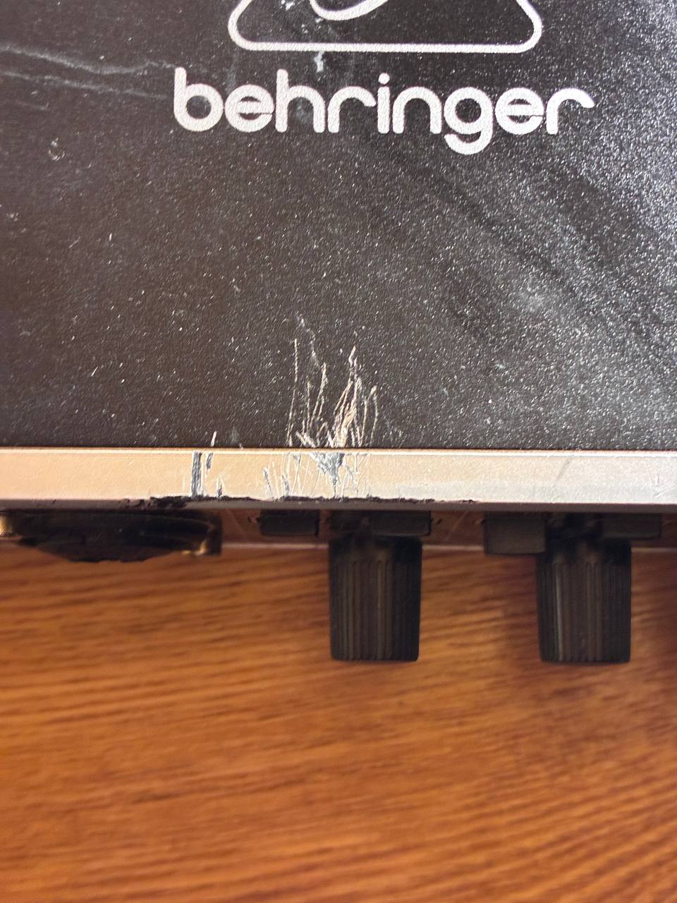AKG P220 + Behringer UMC202HD комплект