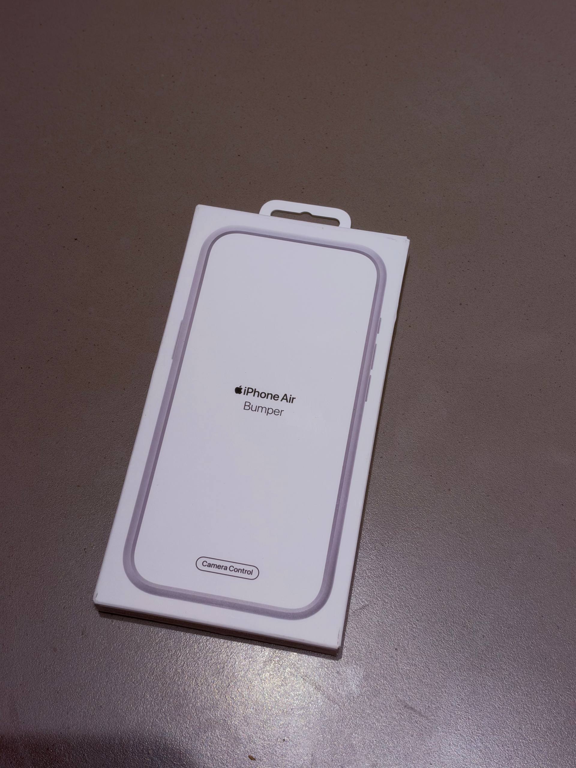 Bumper от Apple для iPhone Air