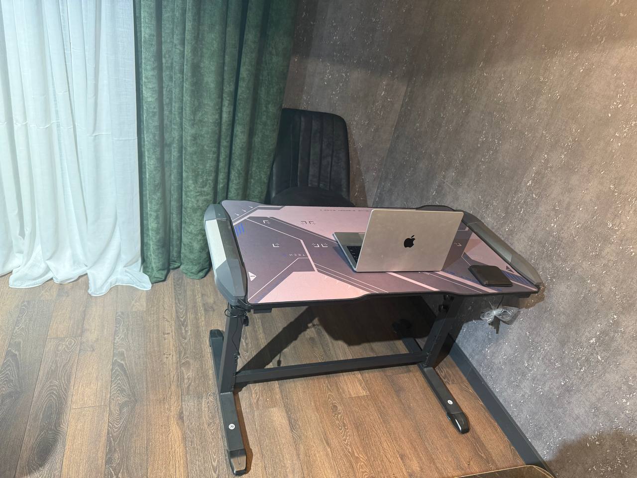 Компьютерный стол невысокий