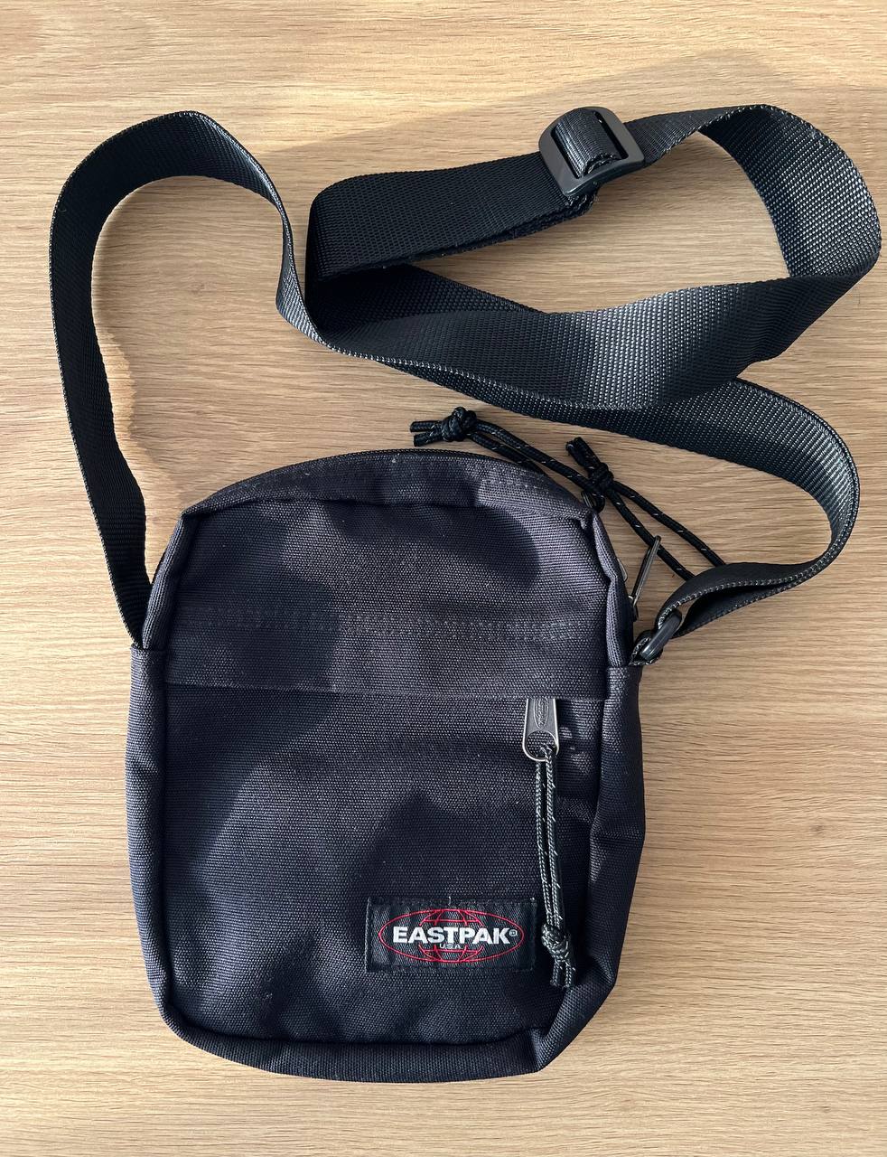 Сумка через плечо Eastpak