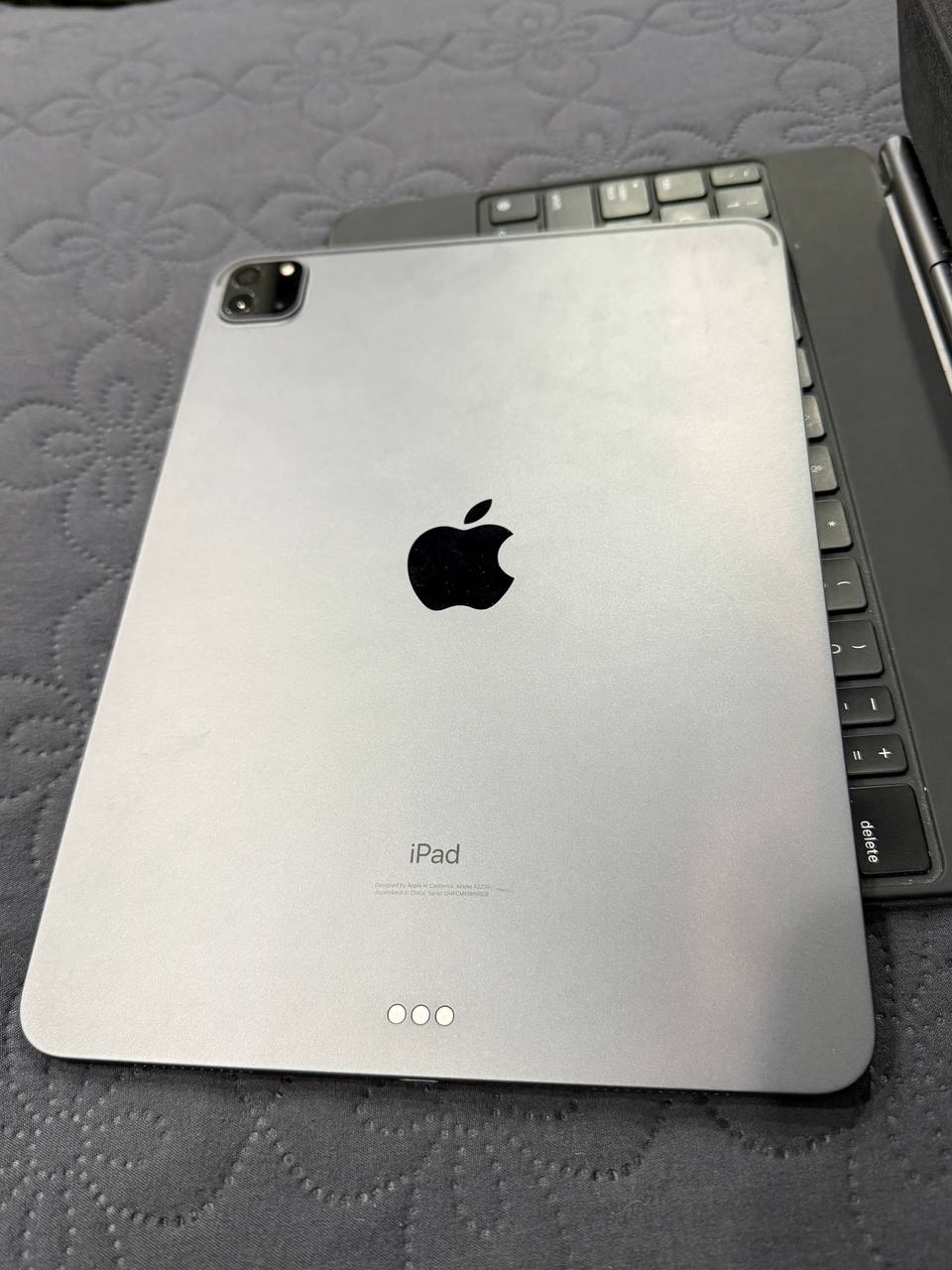 Apple iPad Pro 11 (2-го поколения) + Magic Keyboard
