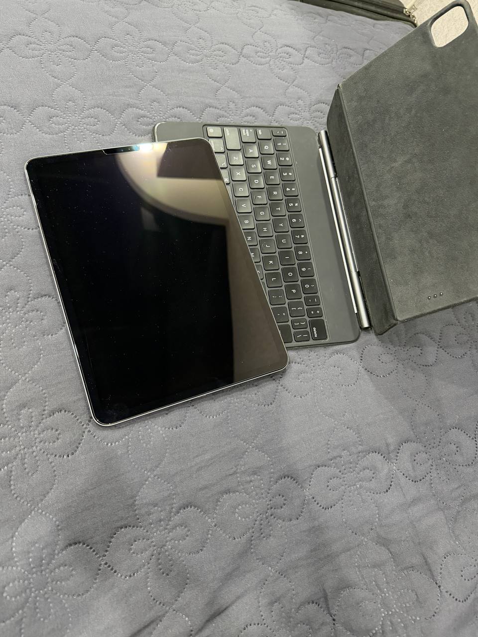 Apple iPad Pro 11 (2-го поколения) + Magic Keyboard