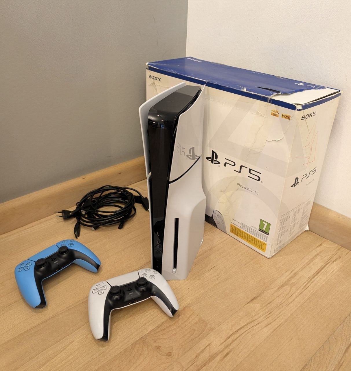 PlayStation 5 Slim с дисководом + 2 геймпада