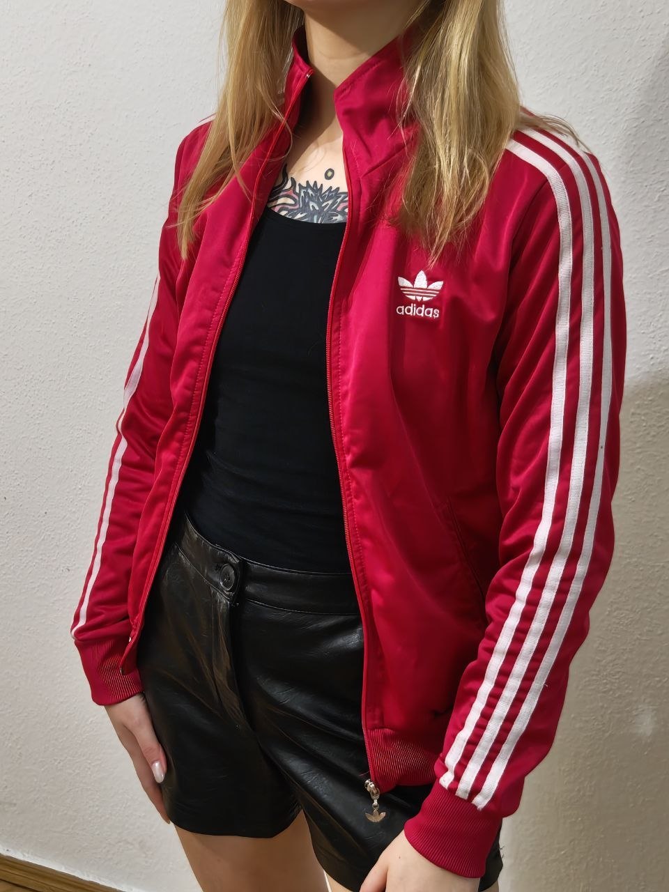 Ярко-розовая олимпийка Adidas размер 40/XS