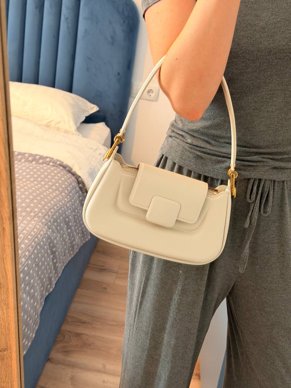 Сумка Charles & Keith