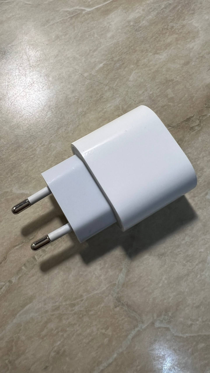 Адаптер питания Apple USB-C 20 Вт