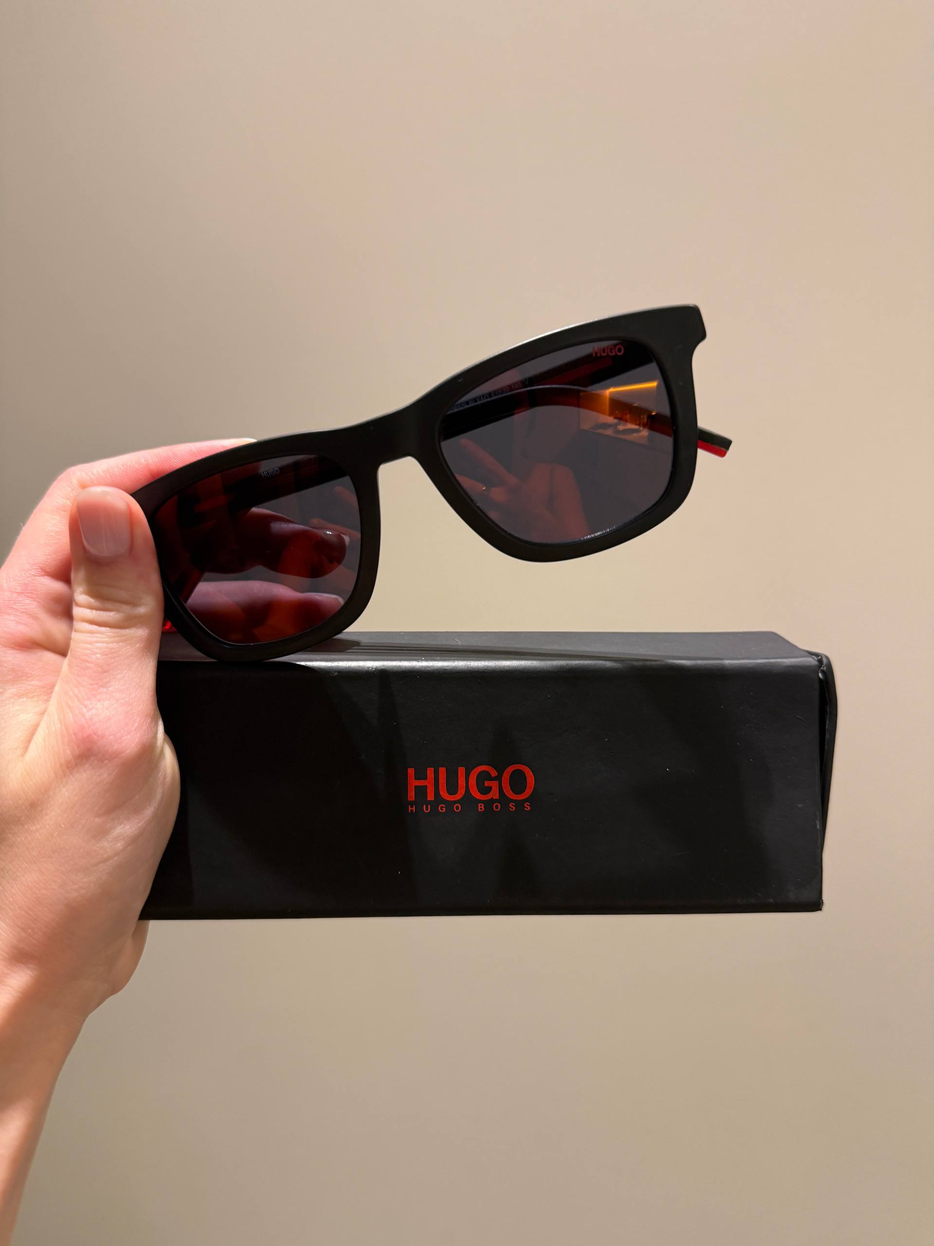 Солнцезащитные очки HUGO Boss