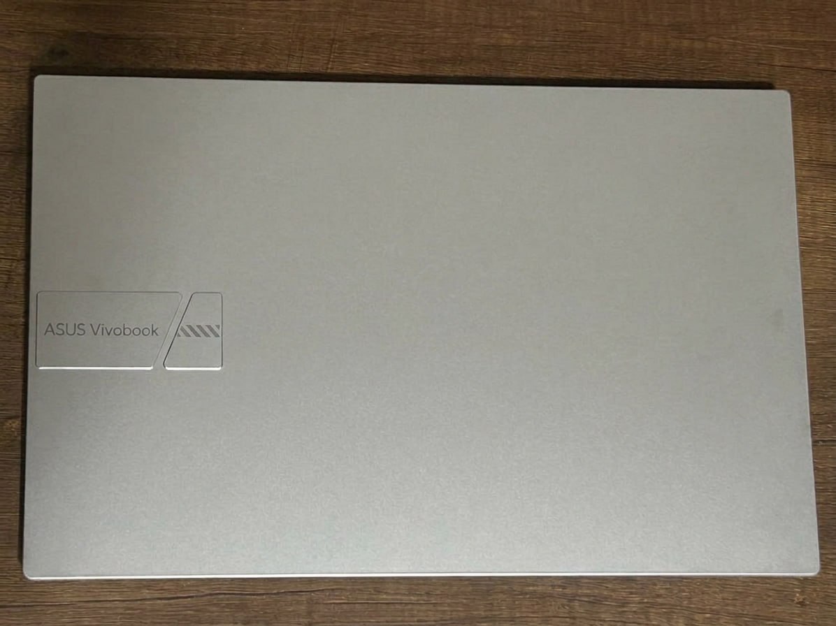 Asus Vivobook 15 (i3-1315U, 8GB RAM, 512GB SSD)