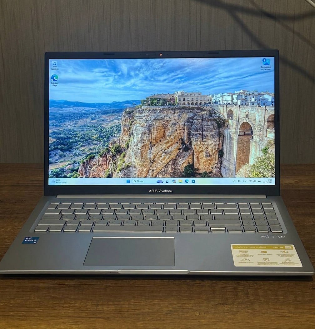 Asus Vivobook 15 (i3-1315U, 8GB RAM, 512GB SSD)