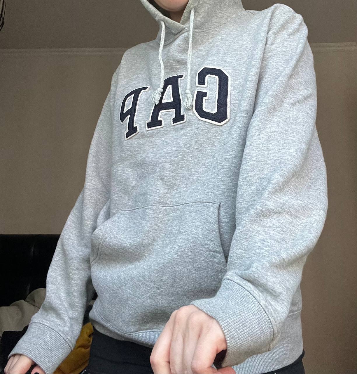 Серое худи GAP с капюшоном
