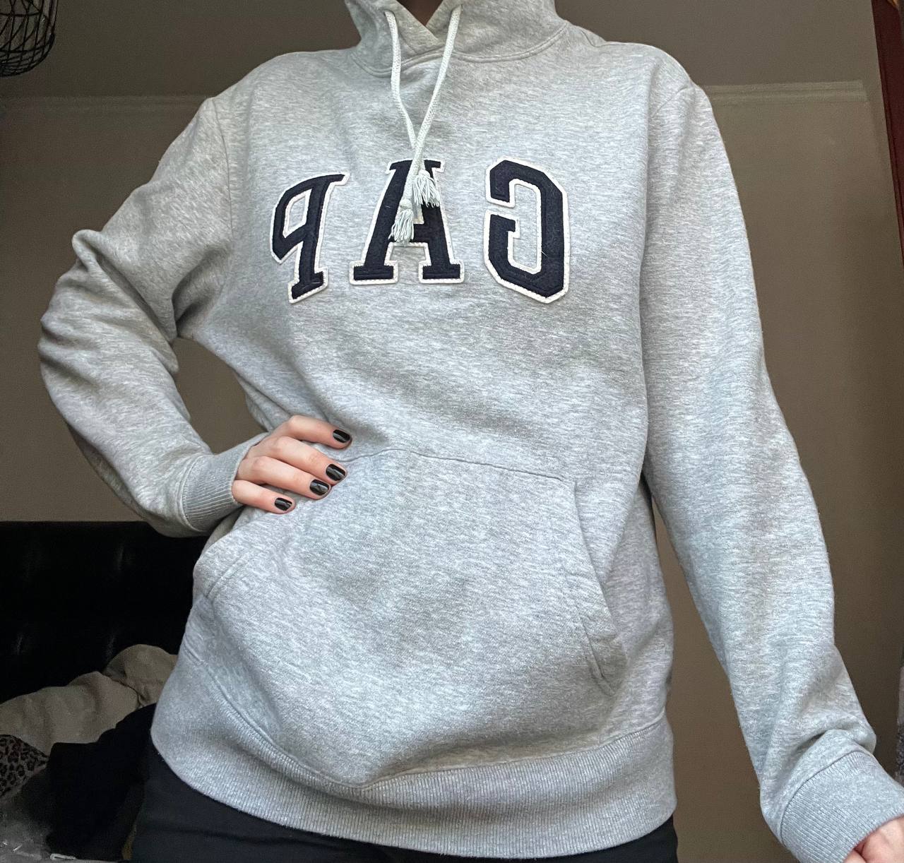 Серое худи GAP с капюшоном