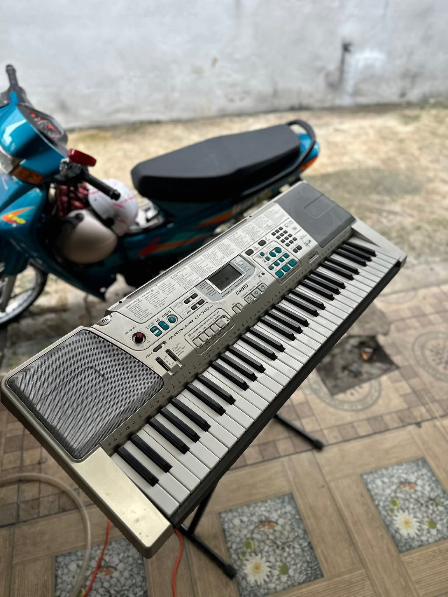 Синтезатор Casio LK-300TV-P