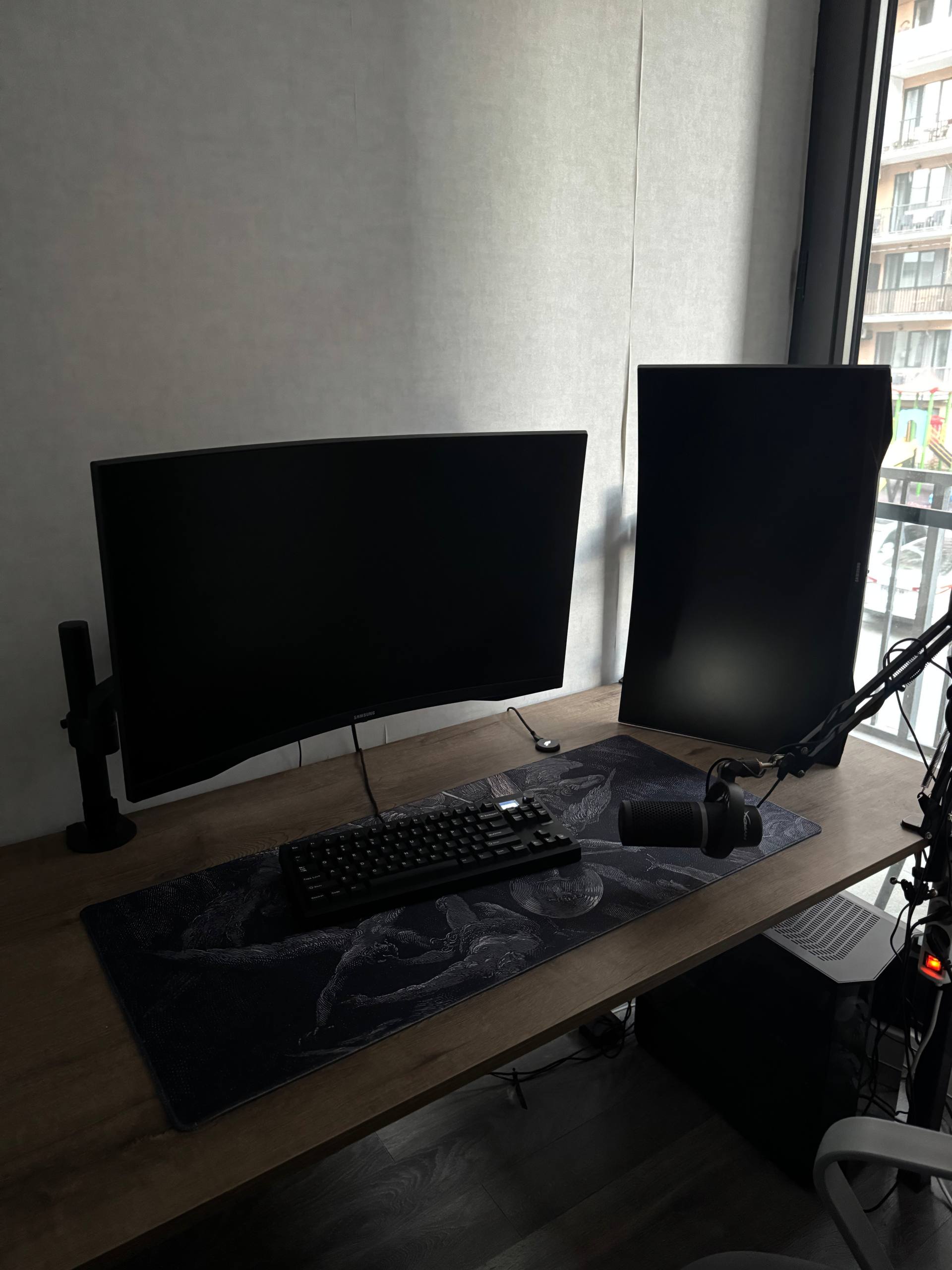 Монитор Samsung Odyssey G5 G55C 27″ 2K 165 Гц (2 шт.)