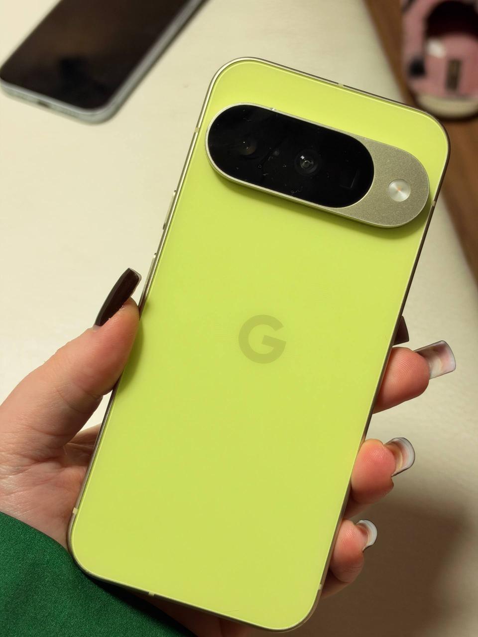 Google Pixel 10 12/128 ГБ Lemongrass