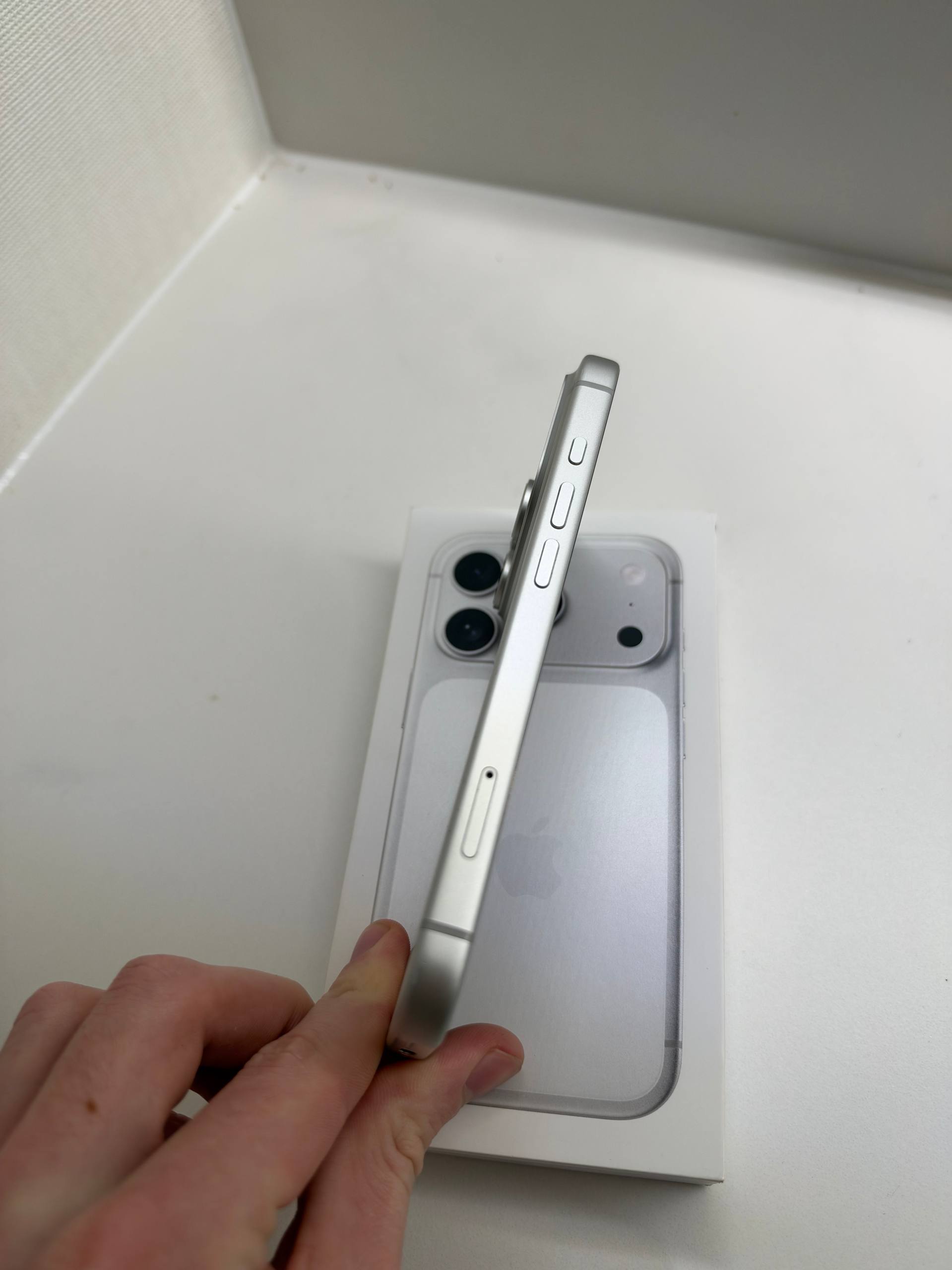 iPhone 17 Pro 256 GB Silver (SIM + eSIM)