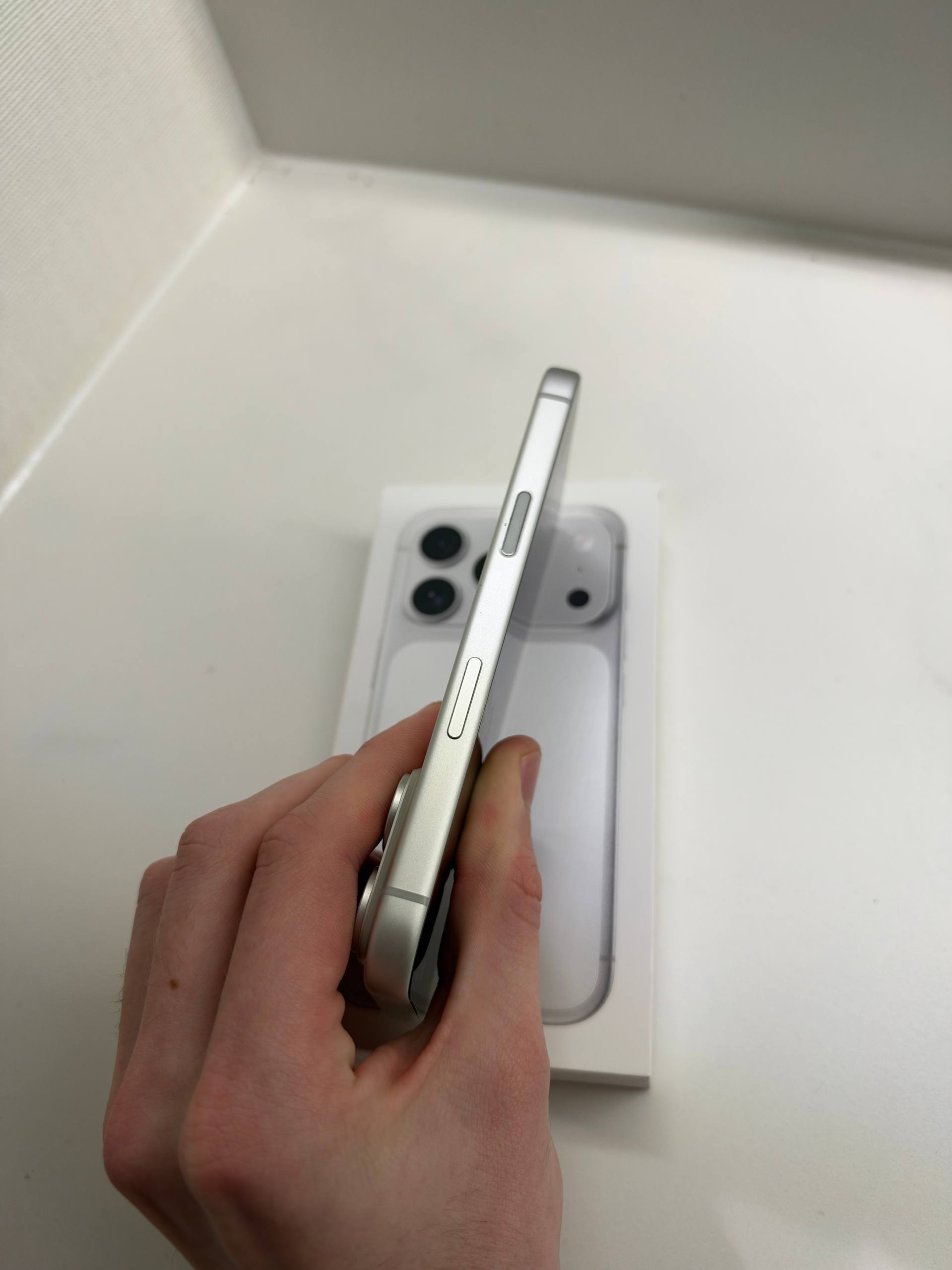 iPhone 17 Pro 256 GB Silver (SIM + eSIM)