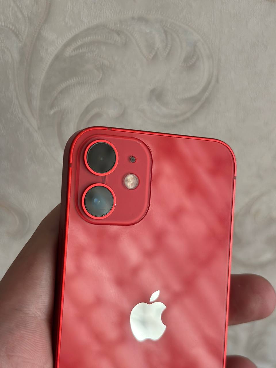 iPhone 12 Mini с разбитым задним стеклом