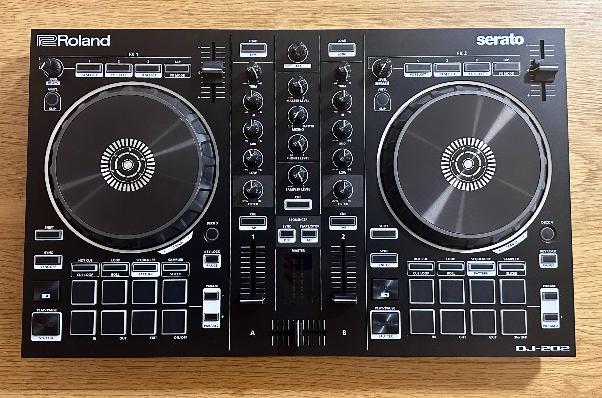 DJ пульт Roland DJ-202